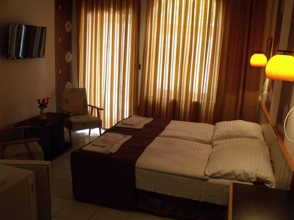 Bed and Breakfast Korona Panzio à Balatonfüred Extérieur photo