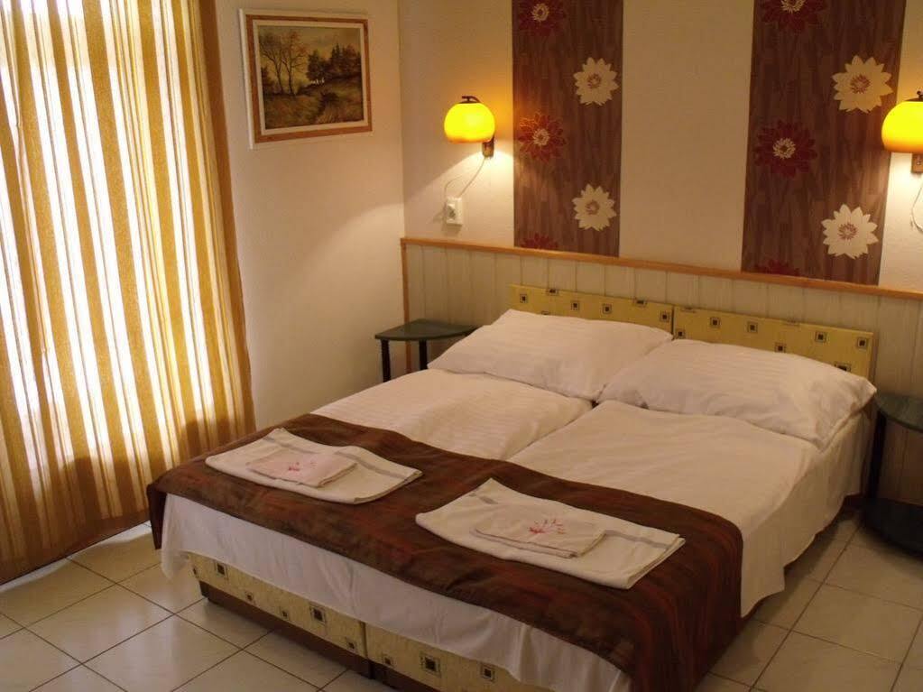 Bed and Breakfast Korona Panzio à Balatonfüred Extérieur photo